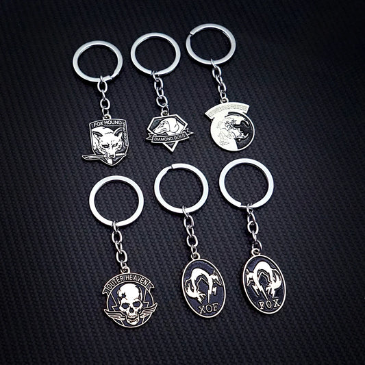 Metal Gear Solid Keychain Outer Heaven Key Chain Keyring Keychains for Men Women Anime Accessories Car Key Ring Pendant llaveros