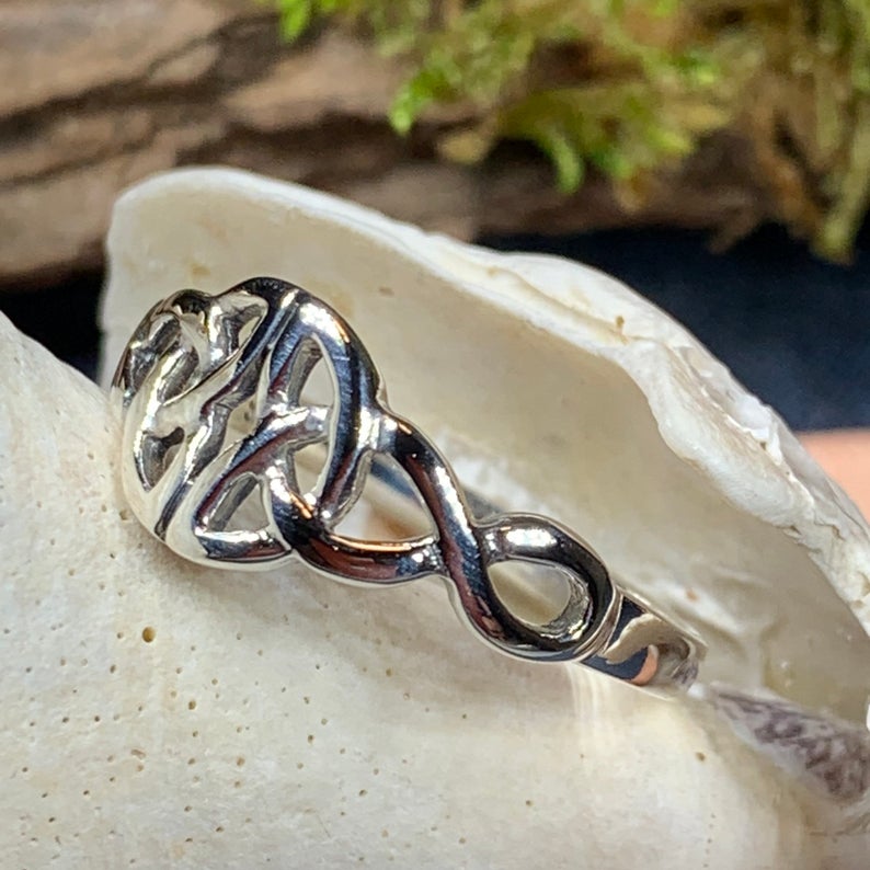 Torra Trinity Knot Ring