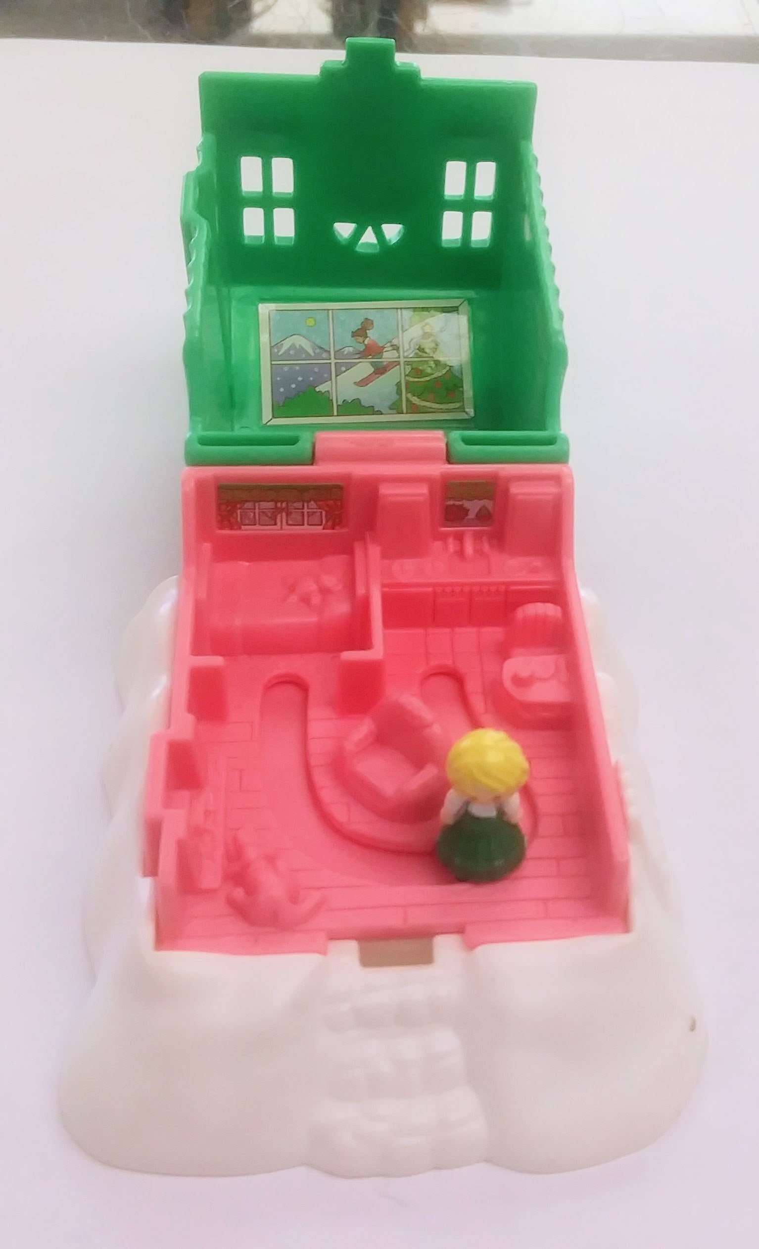 Polly Pocket - Winter Chalet Ski Cabin