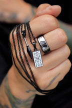 Naruto™ Paper Bomb Kunai Necklace - Black / Set - Kunai & Tag