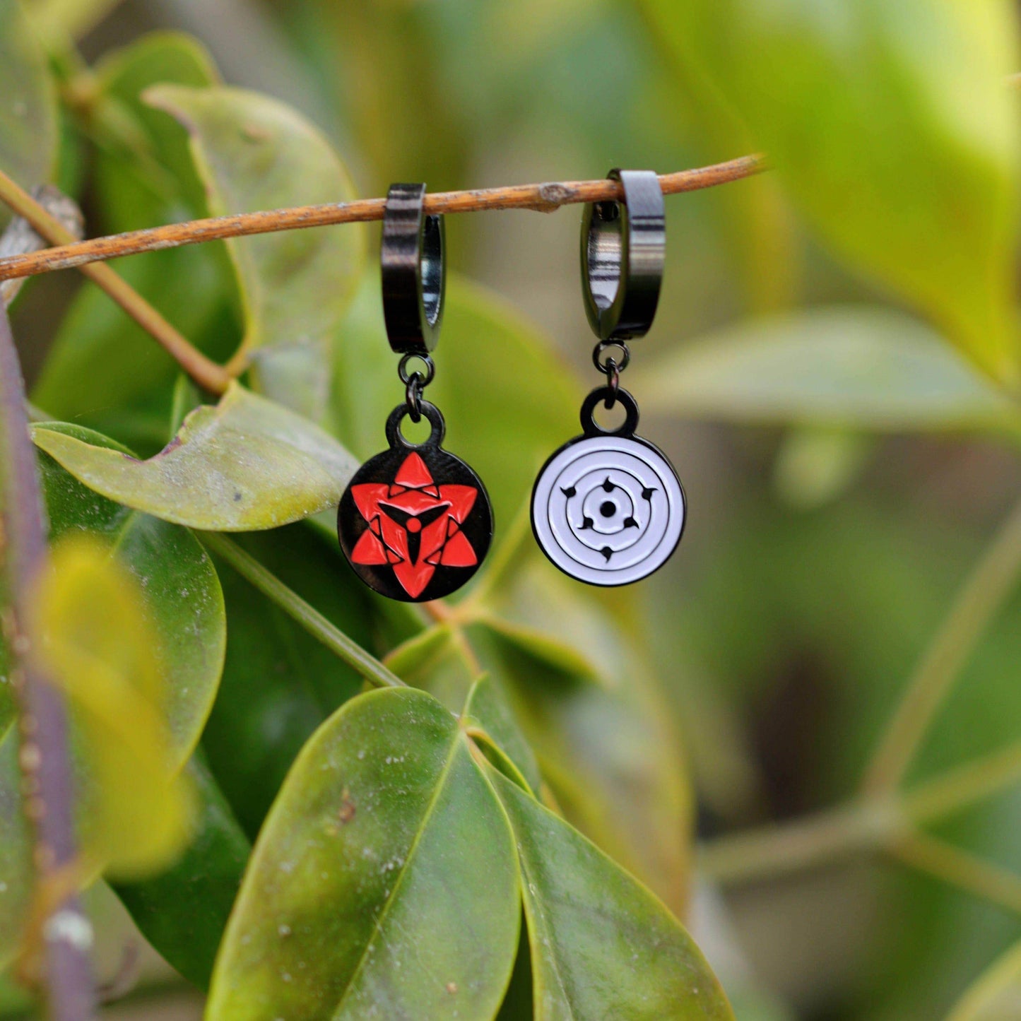 Naruto™ Most Powerful Eyes Earrings - Black