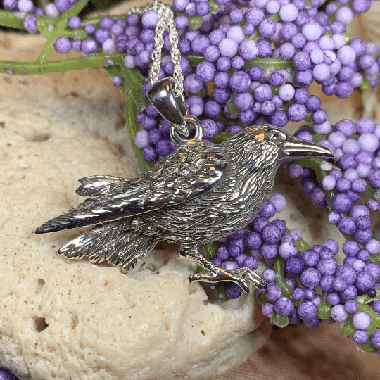 Eir Raven Necklace - 18