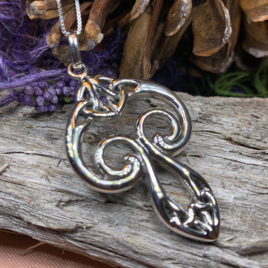 Yseult Celtic Knot Necklace