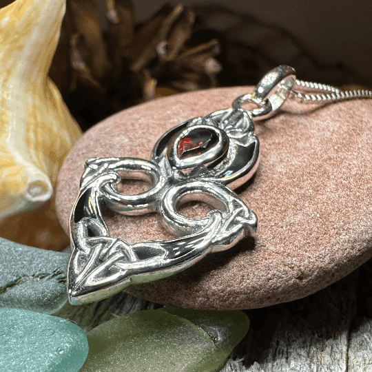 Cordelia Trinity Knot Necklace - 18 / Amethyst