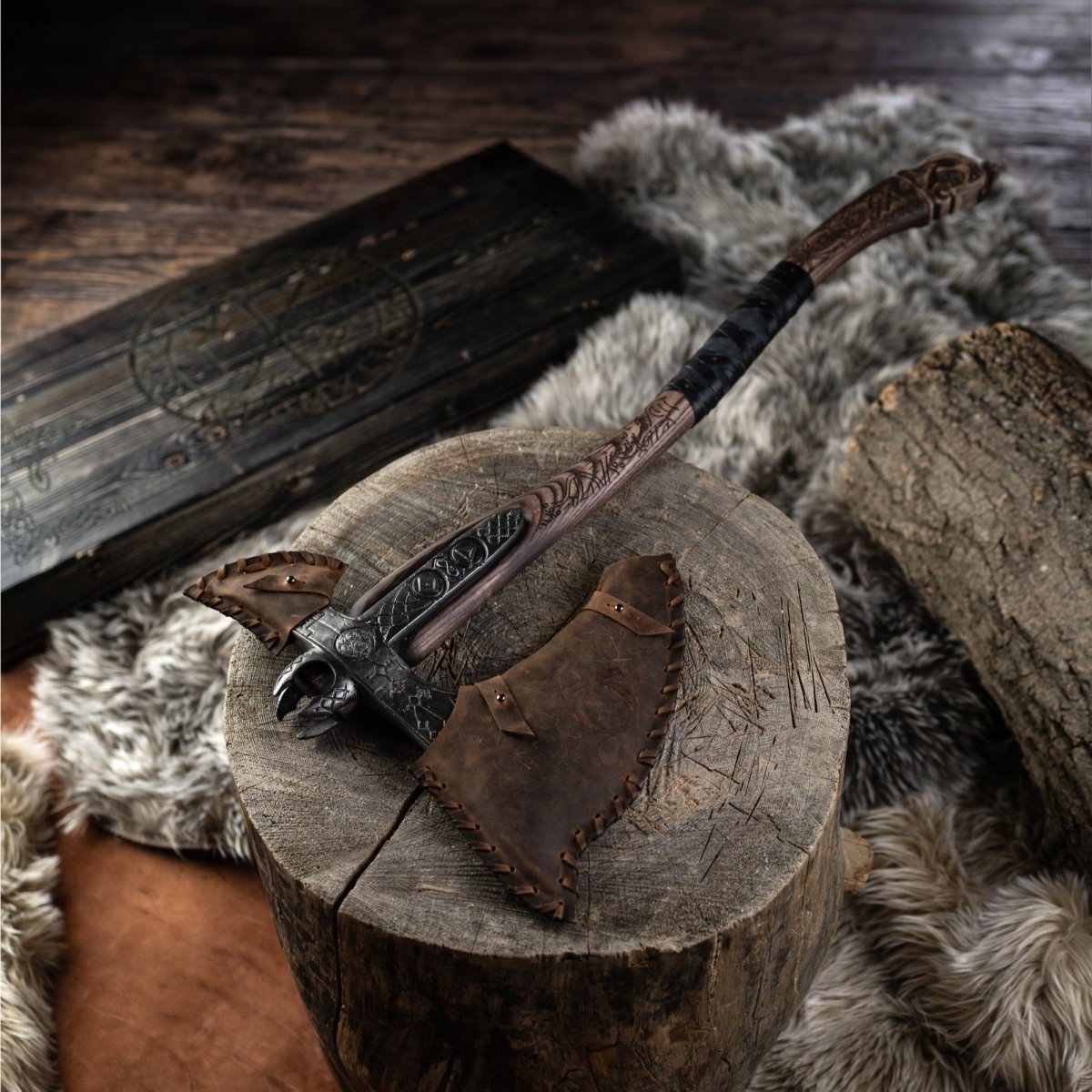 Real Leviathan axe with Glow-in-the-Dar Runes