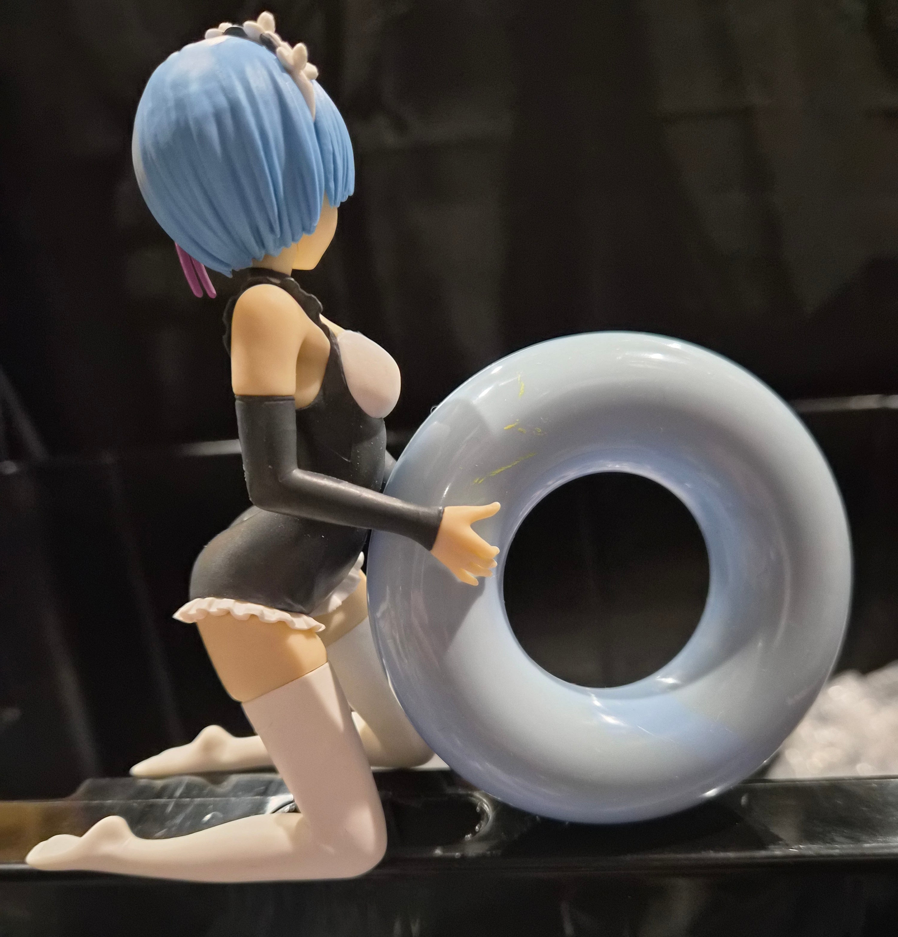 Re:Zero – Rem “Celestial Vivi” Maid Style Figure w/ Blue Donut Prop – Banpresto – 5"