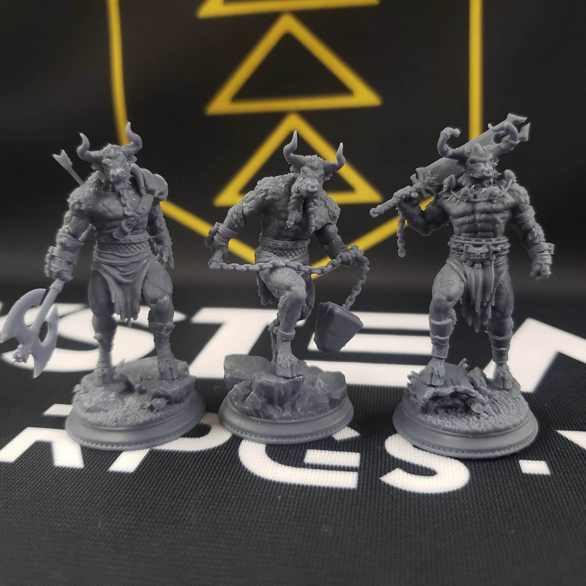 Minotaurs of the Labyrinth's Depths - 32mm Scale / A - Axe