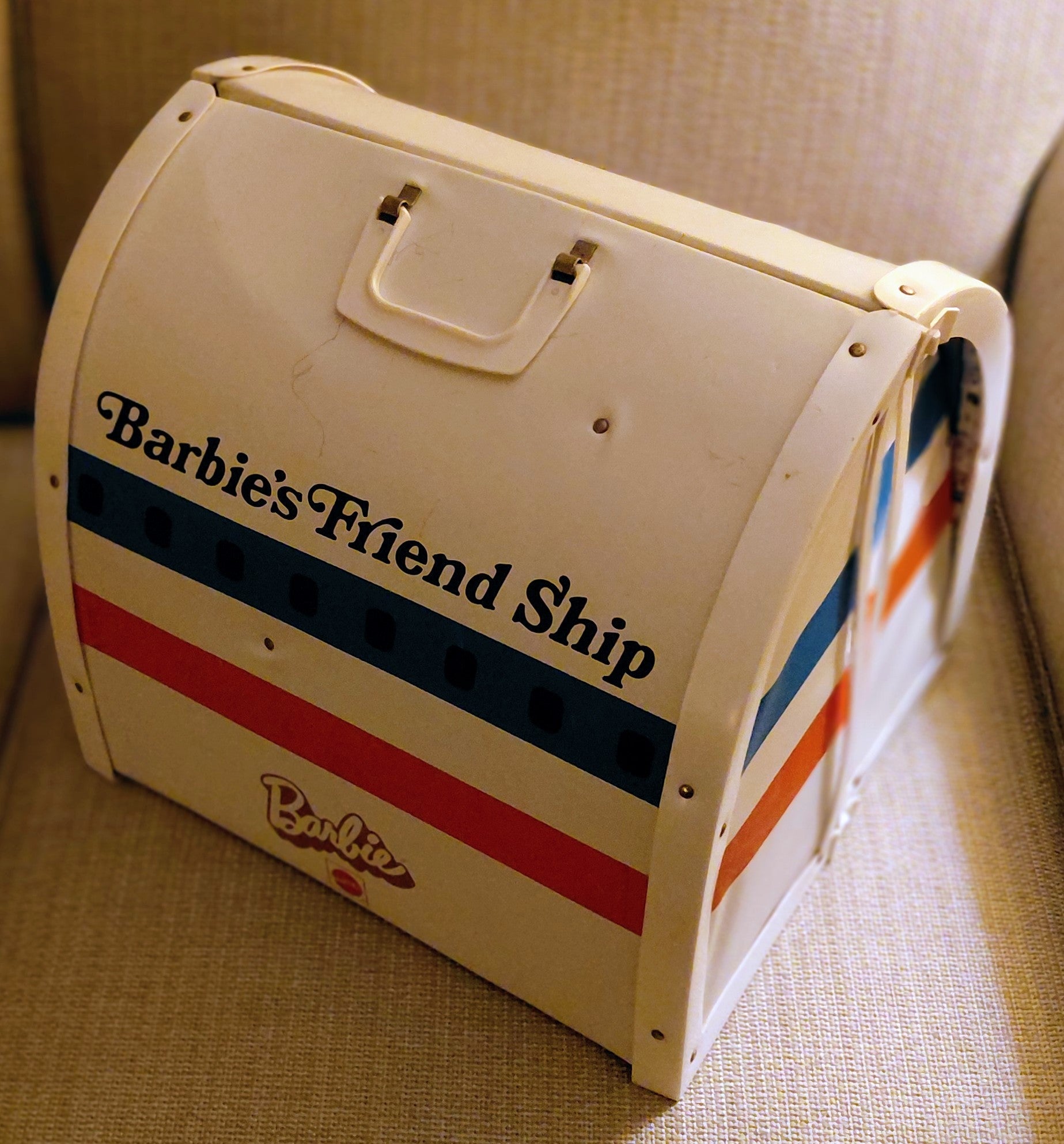 Barbie Playset - Barbie's Friend Ship