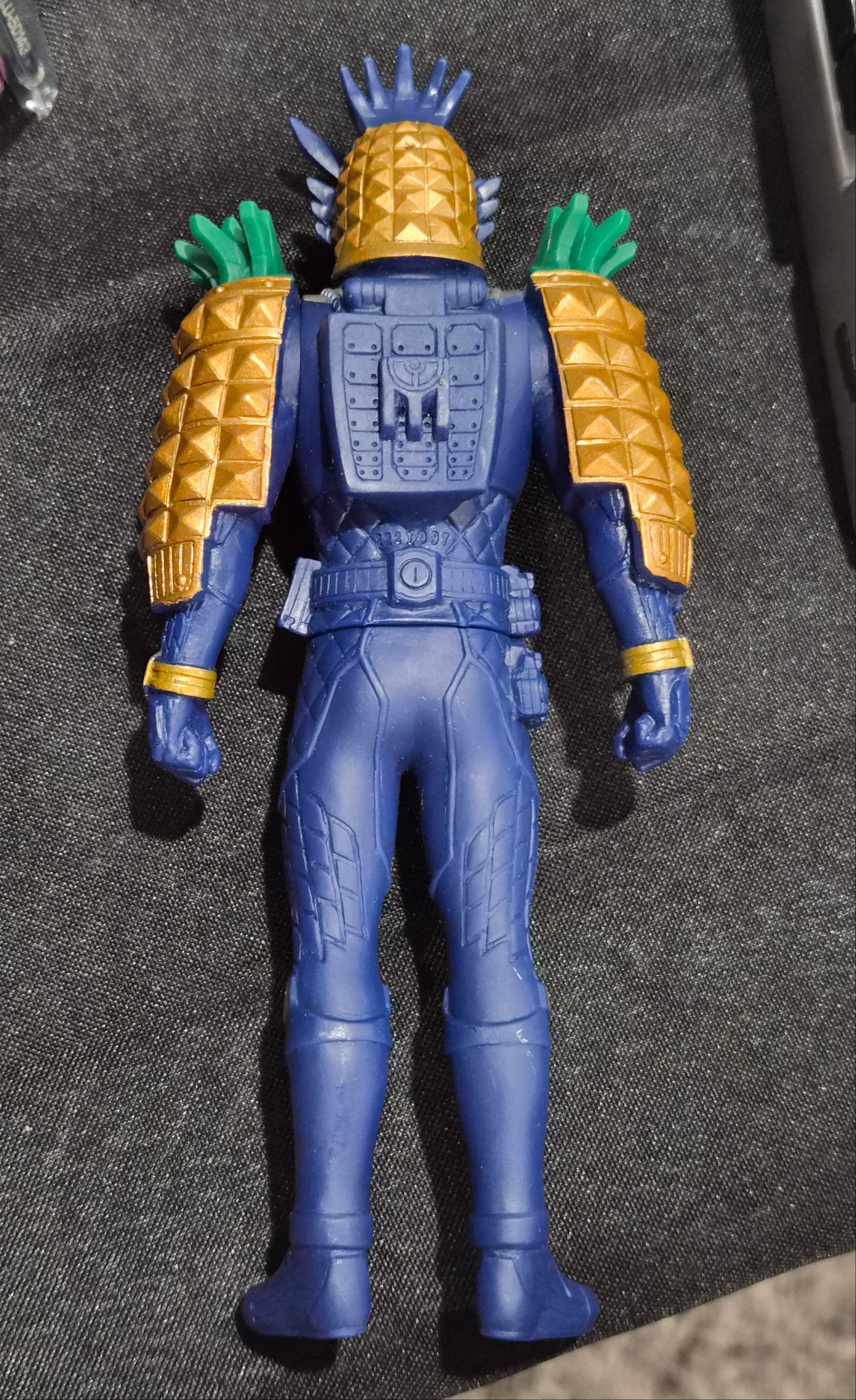2013 Bandai Japan Kamen Rider Gaim Pine Arms Soft Vinyl Figure – 7” Sofubi Pineapple