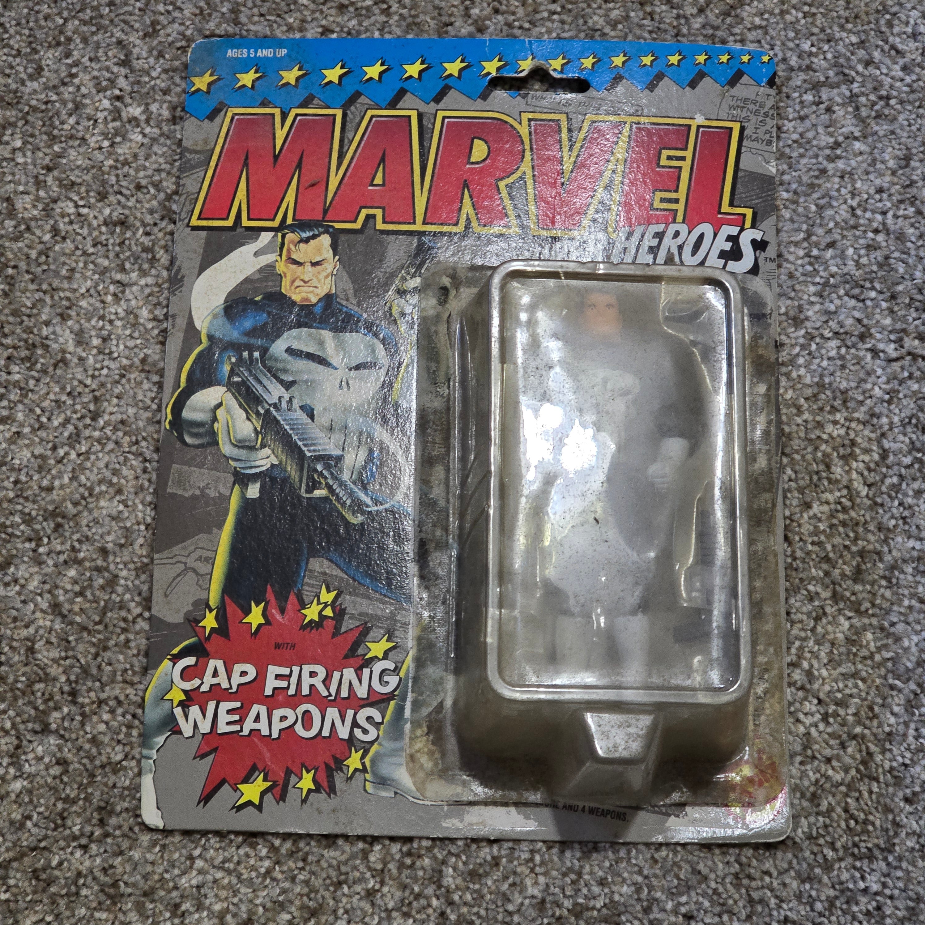Vintage Punisher Toy Biz Marvel Super Heroes Figure Carded Damaged Bubble