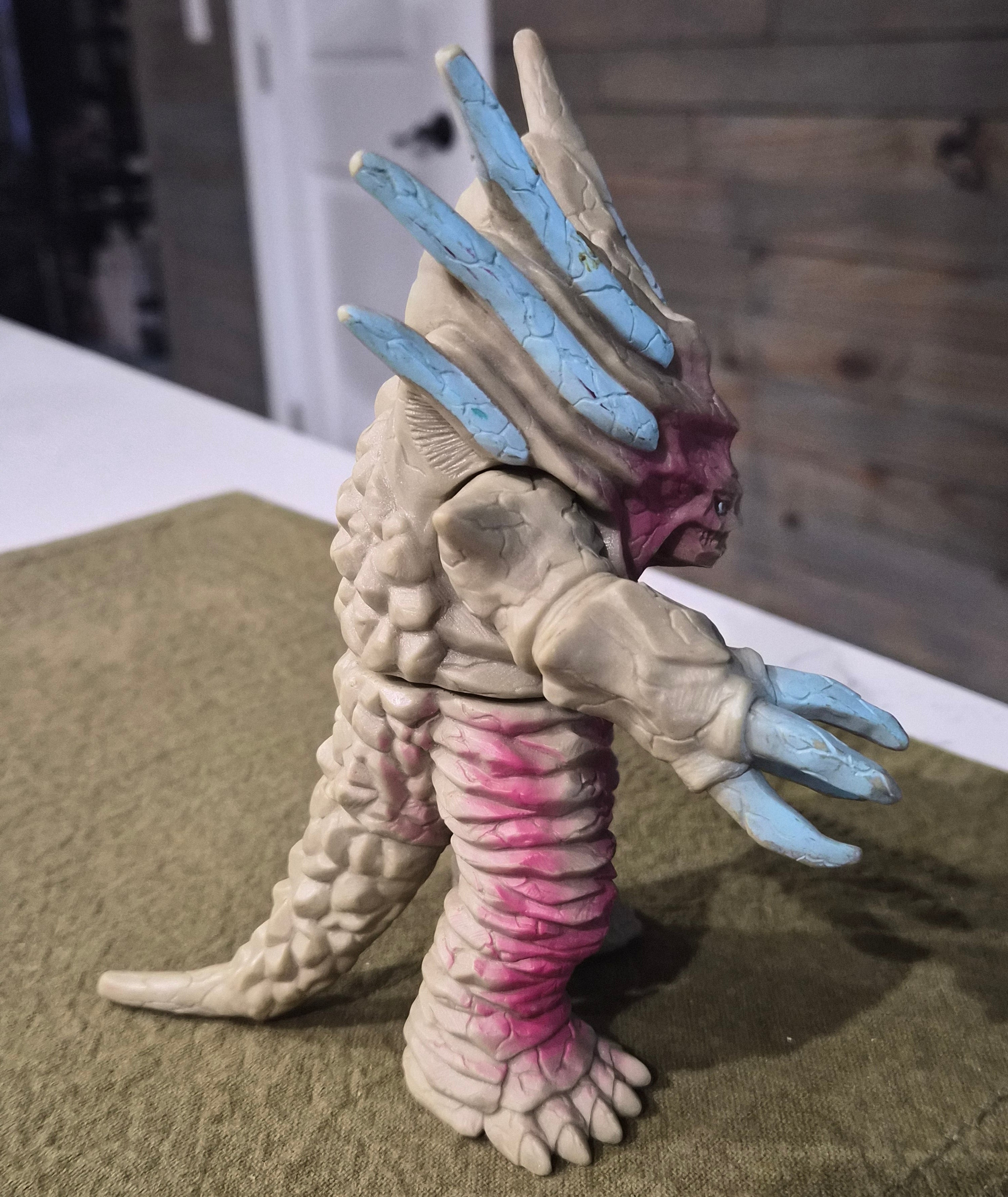 Bandai Evolu Kaiju Figure – 1996 – Ultraman Tiga Ultra Monster Series – 6.5" Sofubi