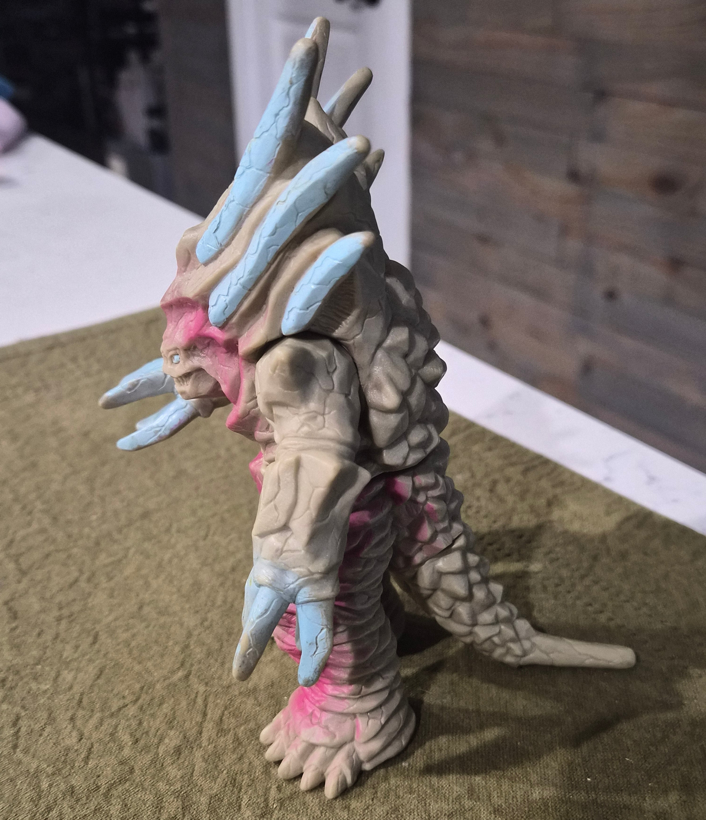 Bandai Evolu Kaiju Figure – 1996 – Ultraman Tiga Ultra Monster Series – 6.5" Sofubi