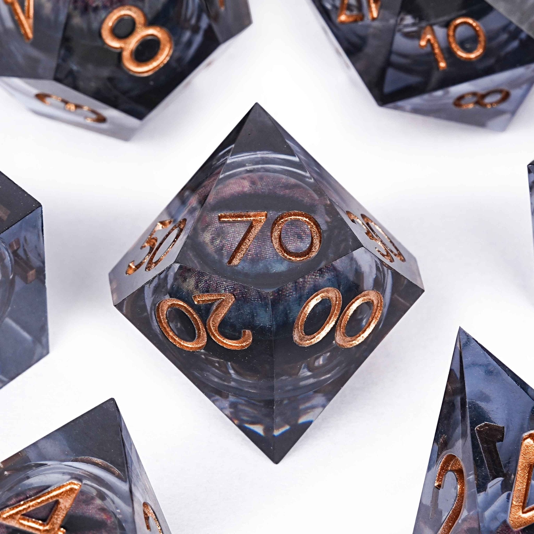 Sharp-edged black dragon's eye transparent liquid core resin DND dice set + copper font