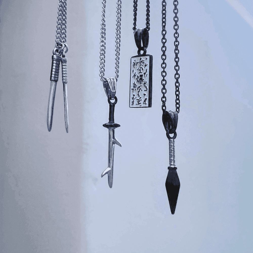 Naruto™ Paper Bomb Kunai Necklace - Black / Set - Kunai & Tag
