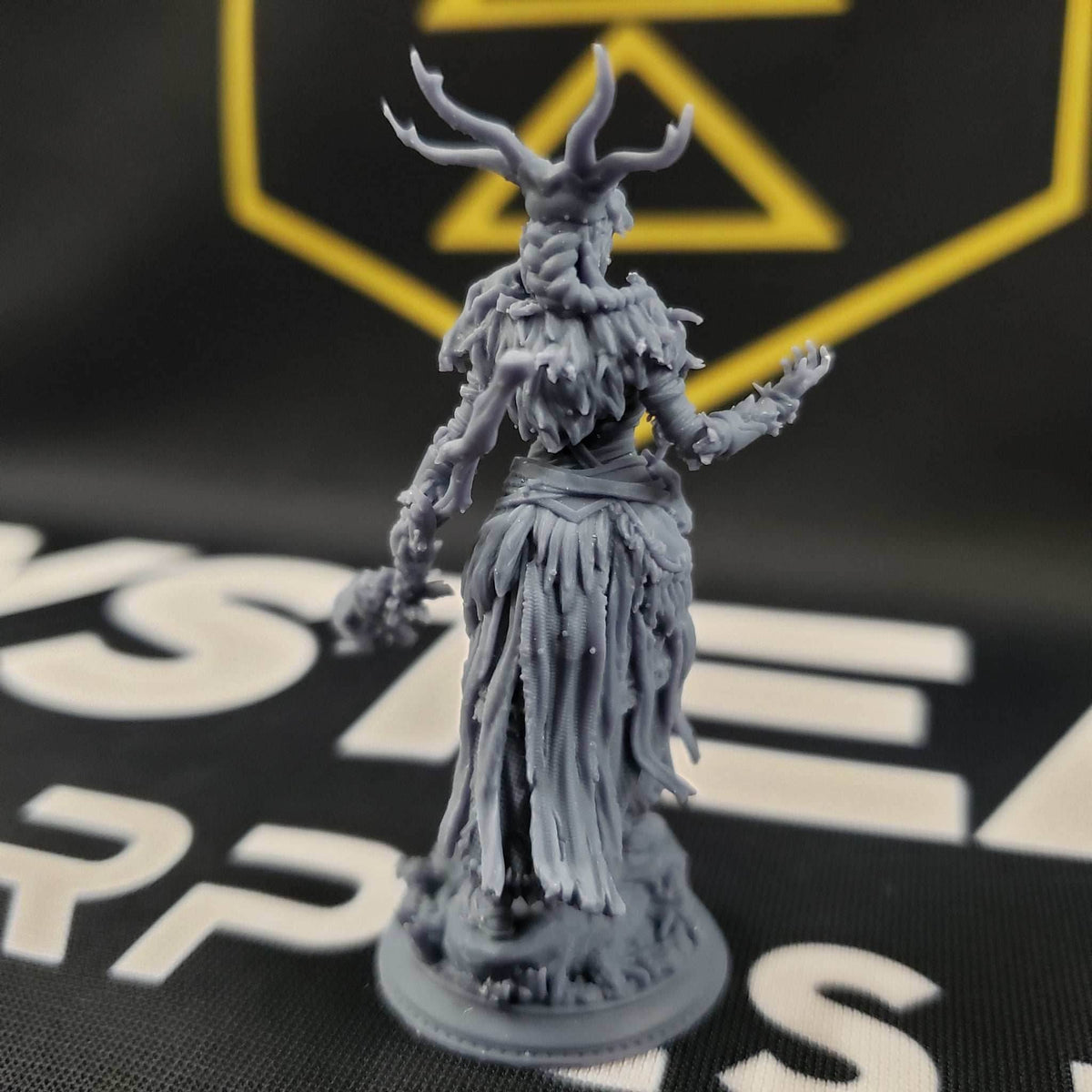 Turak'tali, Colossal Druid of the Valley (Female Goliath Druid) - 32mm Scale