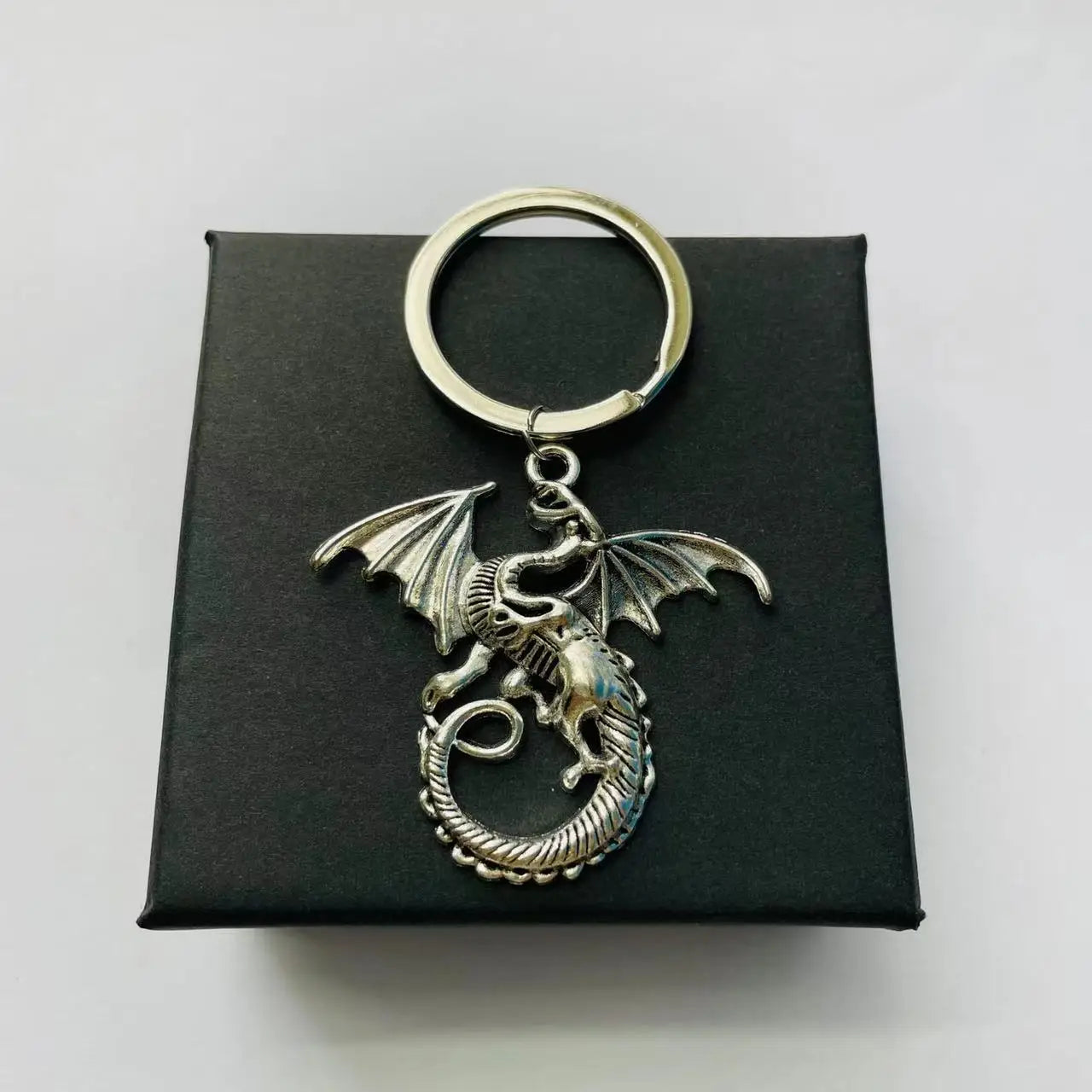 Wing Dragon Pendant Keychain Box Set Vintage Medieval Animal Fire Dragon Keyrings Halloween Christmas New Year Birthday Gift